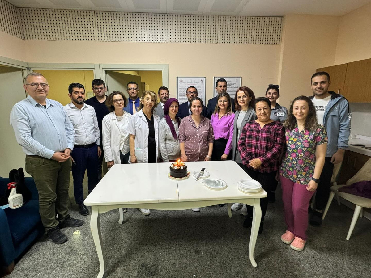 Çanakkale Mehmet Akif Ersoy Devlet Hastanesi’nde annelere doğum günü sürprizi