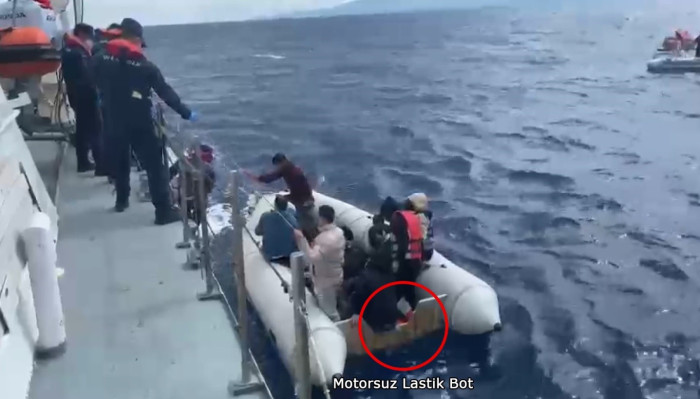 Yunanistan ölüme terk etti Türk Sahil Güvenlik kurtardı